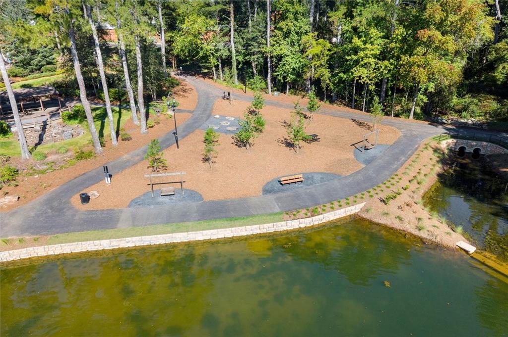 560 Kendemere Pointe Property Photo 49