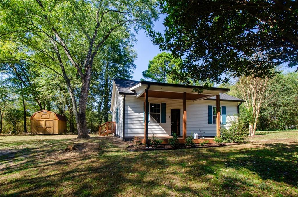 19 Lakeview Drive Se Property Photo 1