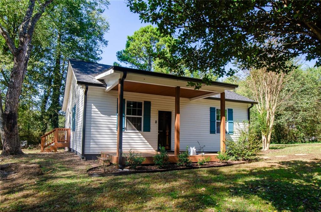 19 Lakeview Drive Se Property Photo 2