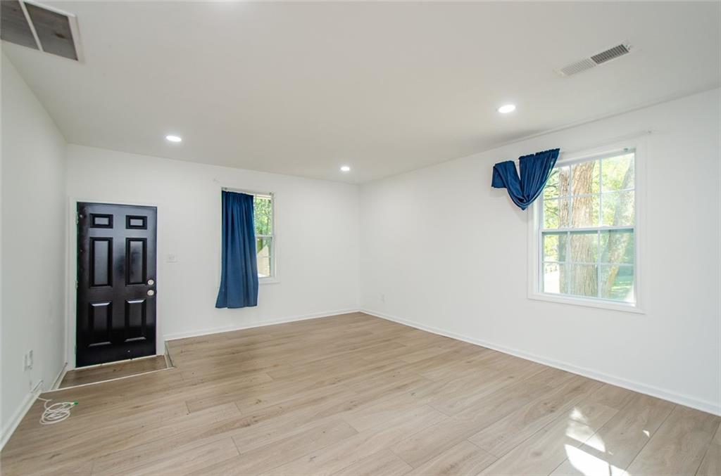 19 Lakeview Drive Se Property Photo 6
