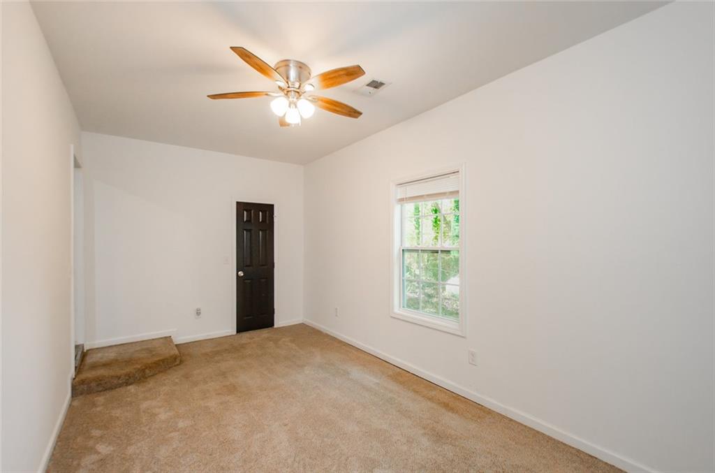 19 Lakeview Drive Se Property Photo 18
