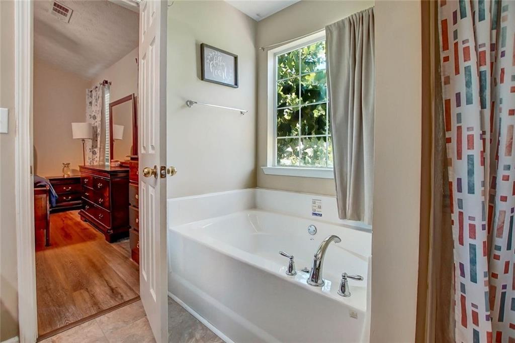 140 Greenleaf Drive Property Photo 17