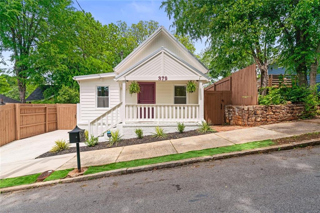 379 Mary Street Sw Property Photo 1
