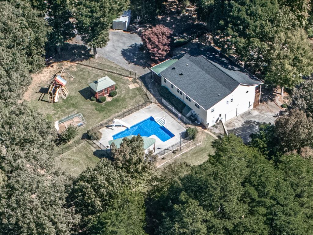 404 Kenny Lane Property Photo 1