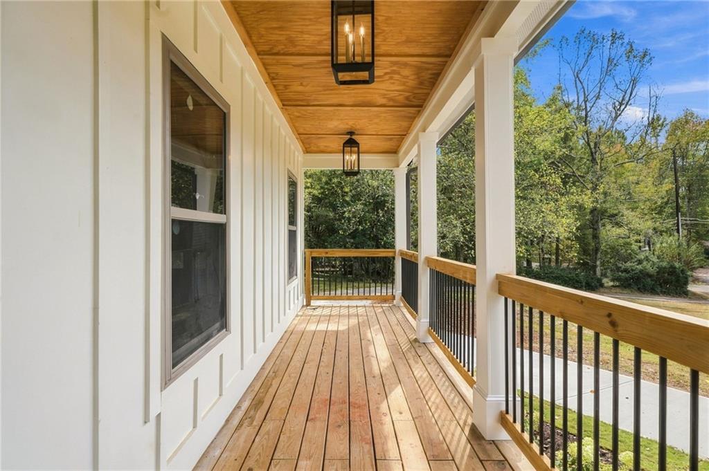 2102 Thomas Road Property Photo 8