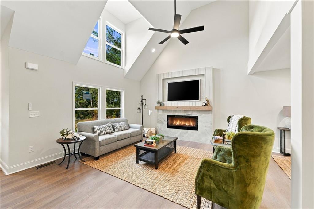 2102 Thomas Road Property Photo 12