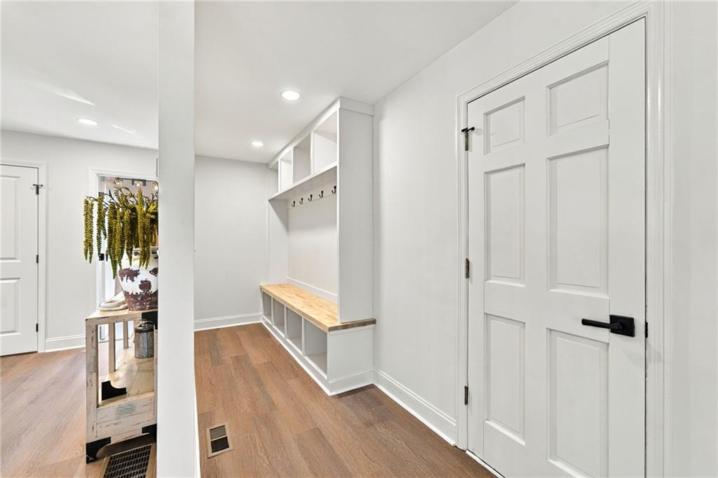 2102 Thomas Road Property Photo 27