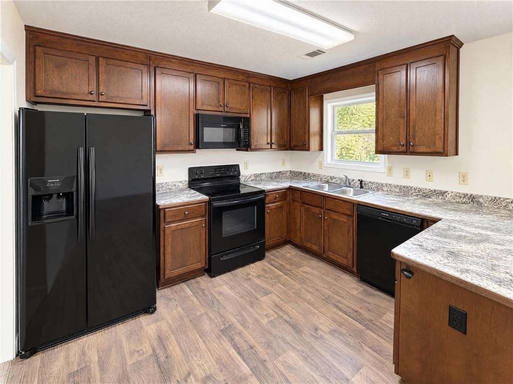 209 Brookside Drive Property Photo 10