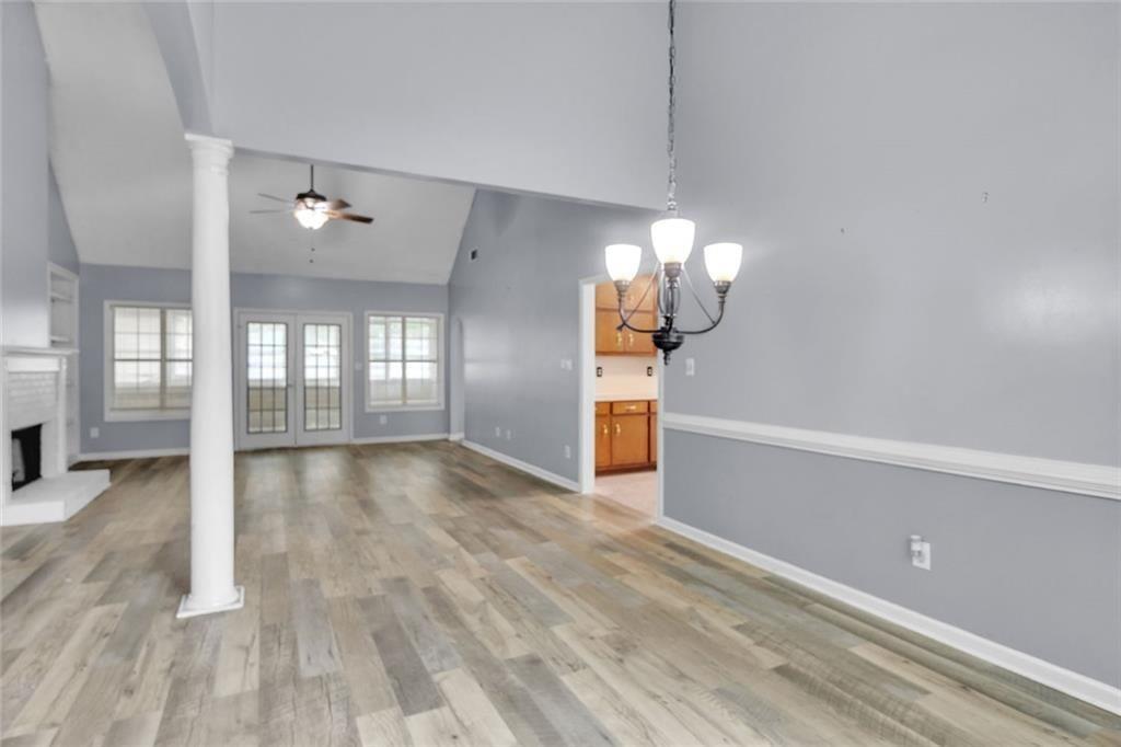 401 Crosshaven Way Property Photo 4