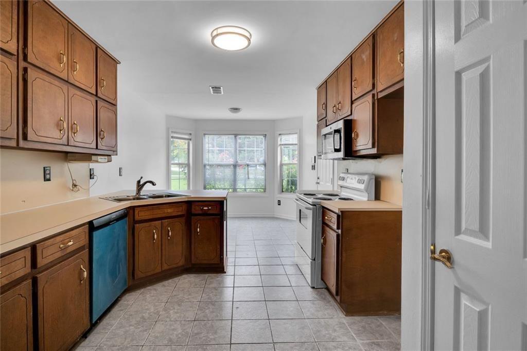401 Crosshaven Way Property Photo 14