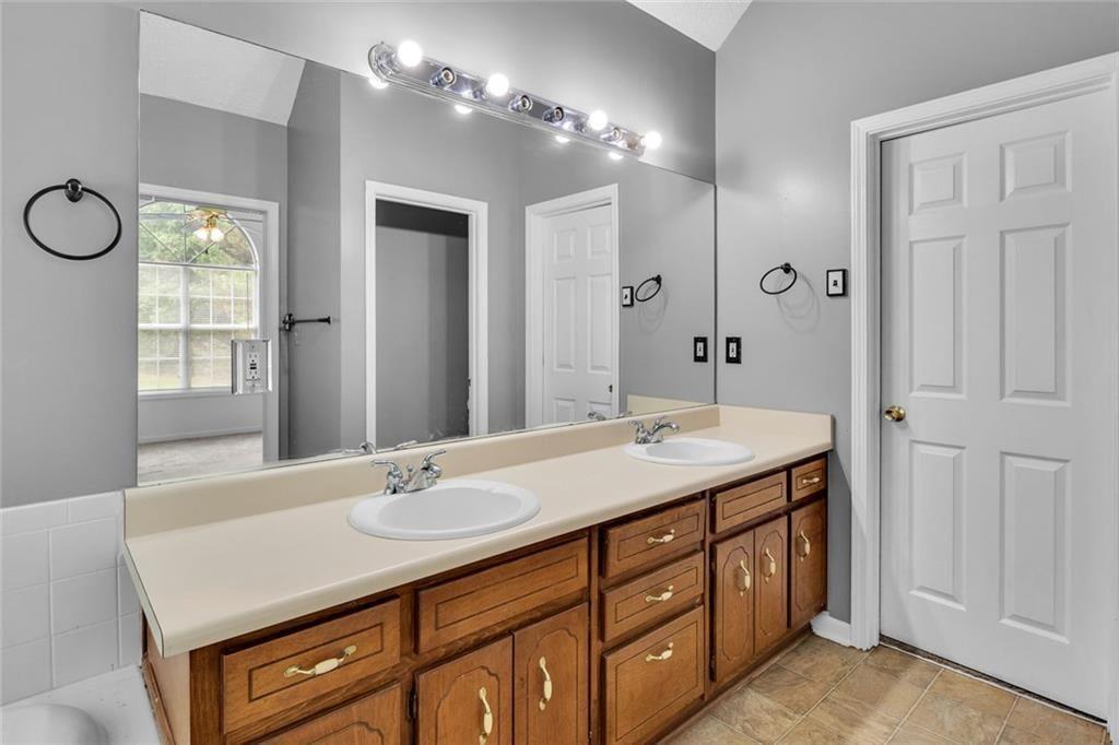 401 Crosshaven Way Property Photo 30