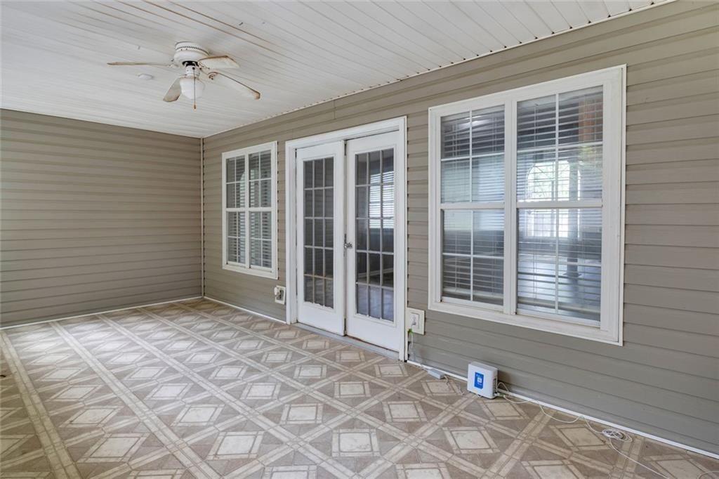 401 Crosshaven Way Property Photo 32