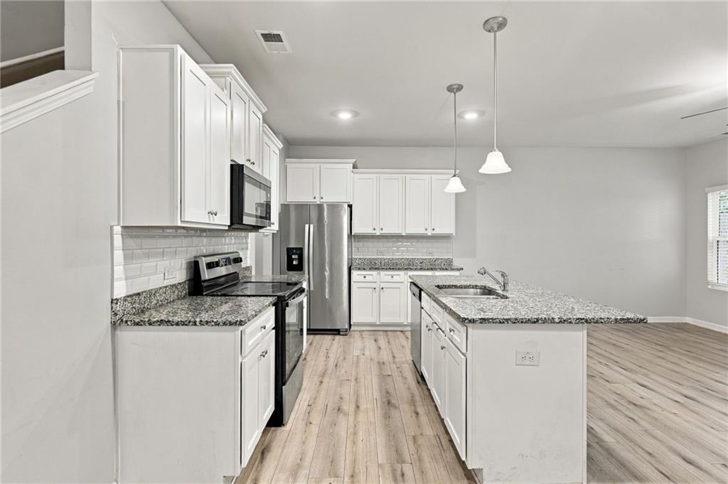 3717 Abbey Way Property Photo 4
