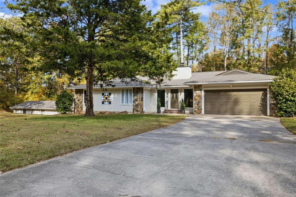 8435 Sundridge Drive Property Photo 1