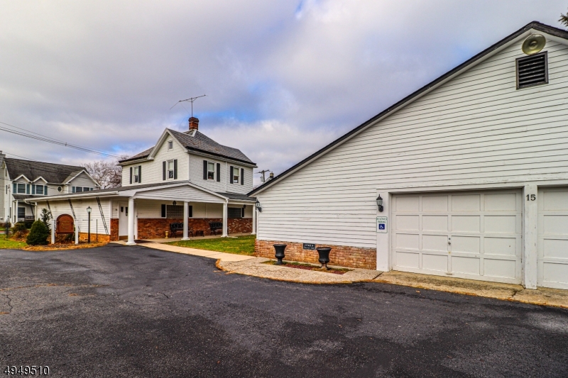 15 Academy St