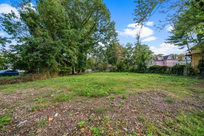 215 Ross Pl J Property Photo 5