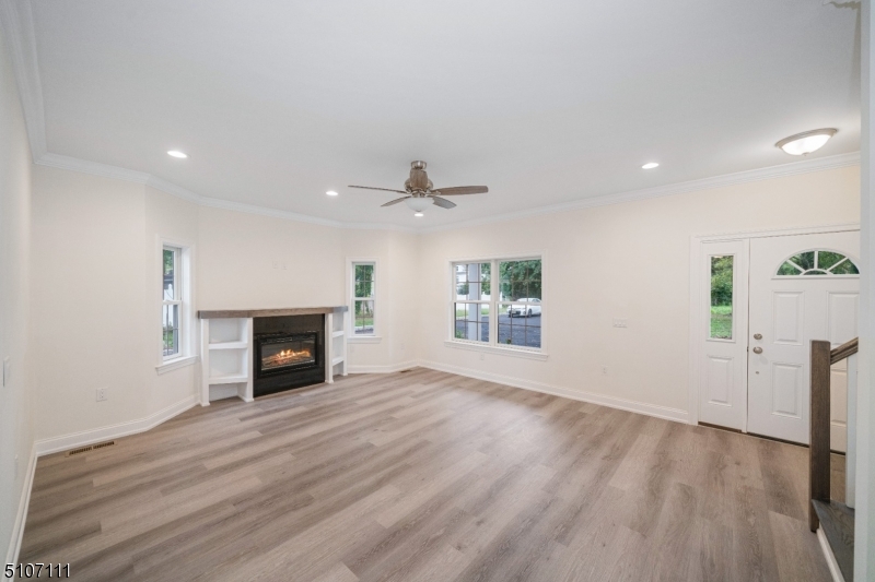 215 Ross Pl J Property Photo 14