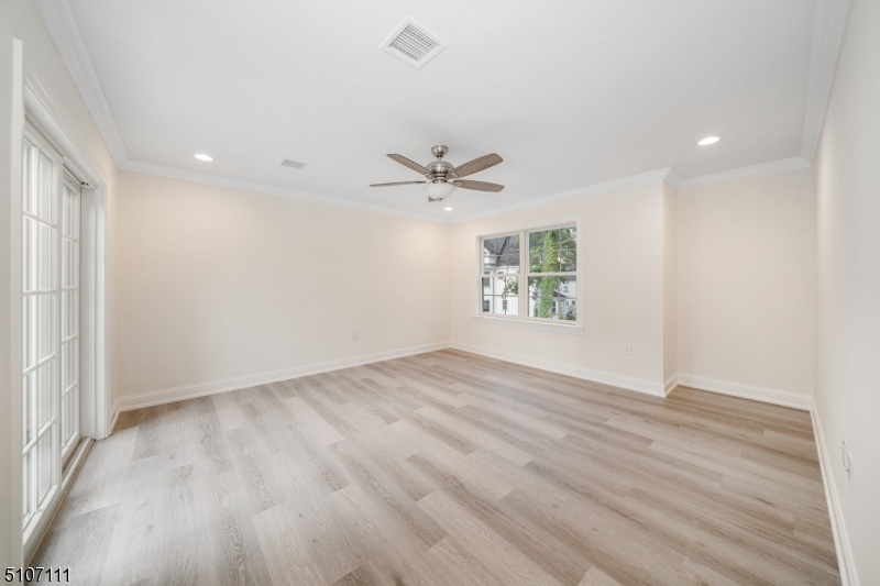 215 Ross Pl J Property Photo 17