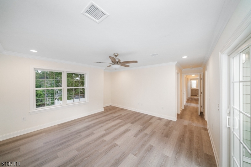 215 Ross Pl J Property Photo 18