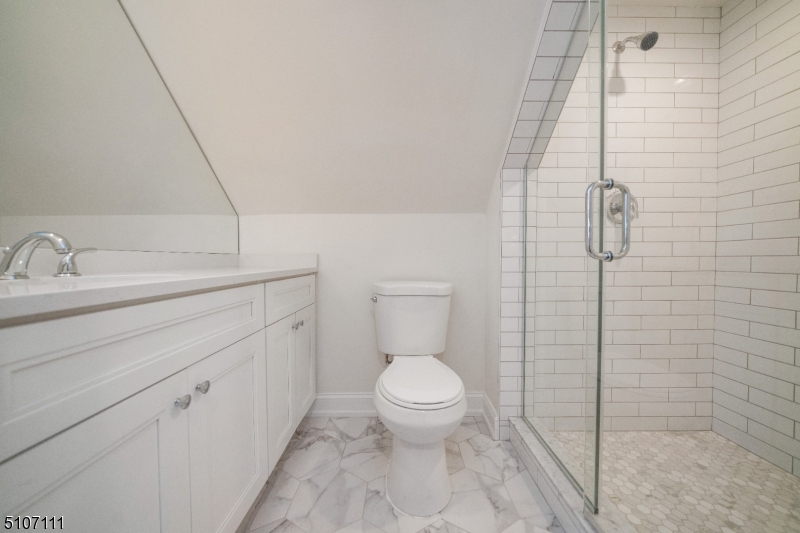 215 Ross Pl J Property Photo 28