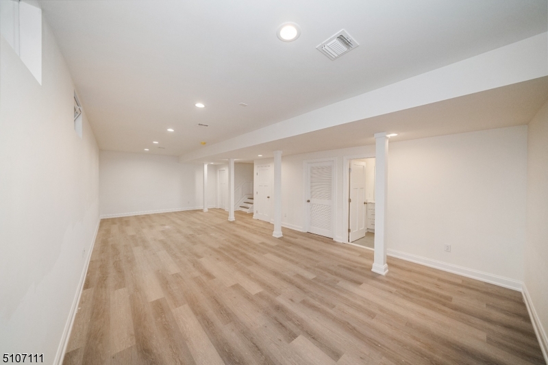 215 Ross Pl J Property Photo 30