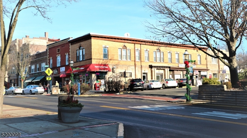 396 Main St Property Photo 1