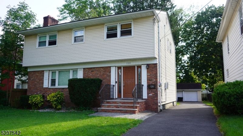 730 Salem Ave Property Photo 2