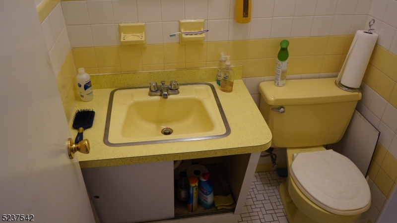 730 Salem Ave Property Photo 12