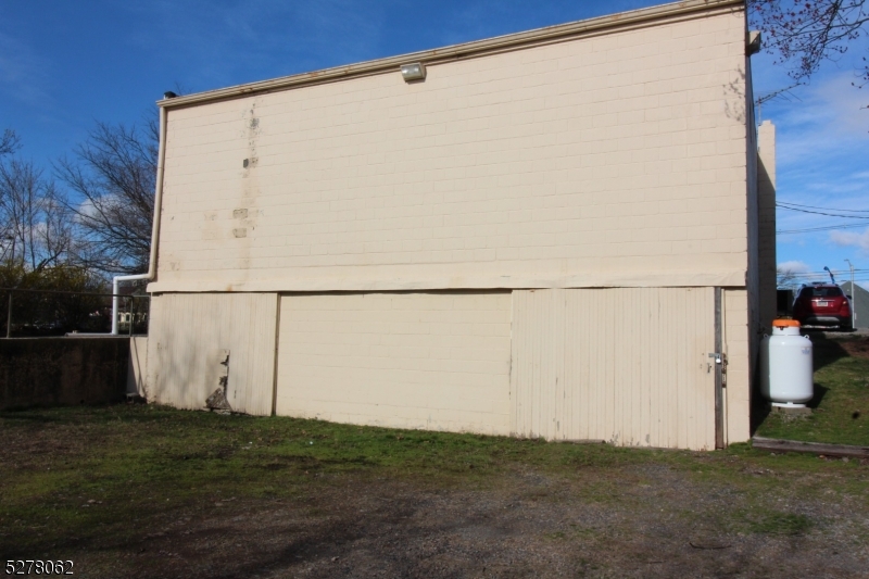 44 Hwy 31 Suite B Property Photo 1
