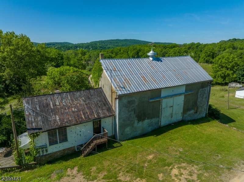 2 Dutch Hill Rd Property Photo 14