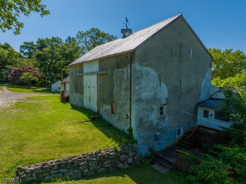 2 Dutch Hill Rd Property Photo 17