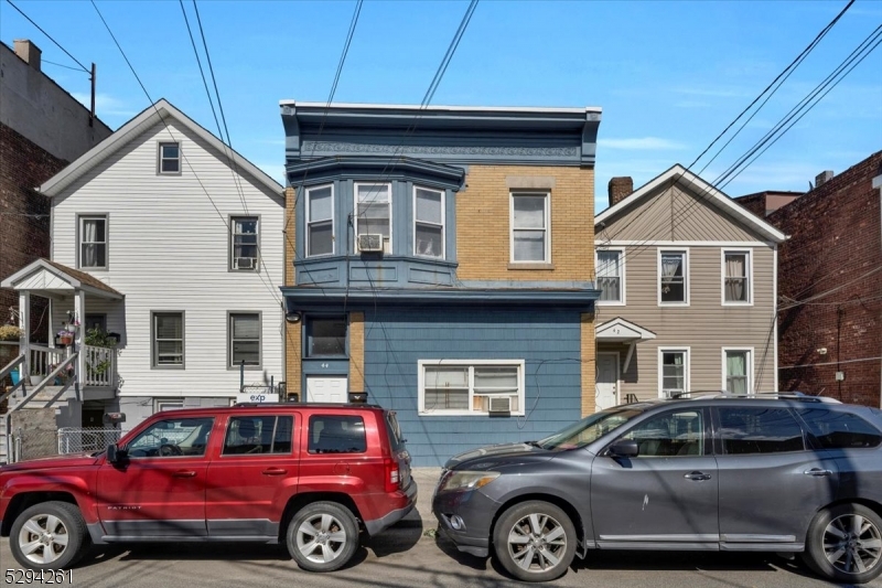 44 3Rd St Property Photo 1