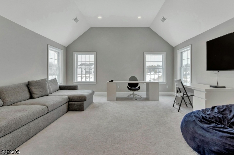 15 Roxbury Rd Property Photo 22