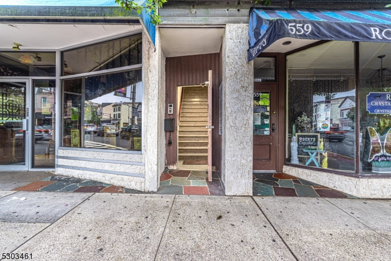 557 Bloomfield Ave Property Photo 1