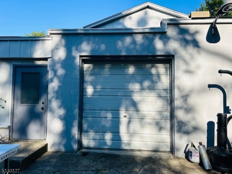 384 Rutherford Ave Property Photo 1