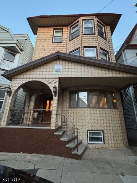 103 Garrison St Property Photo 1