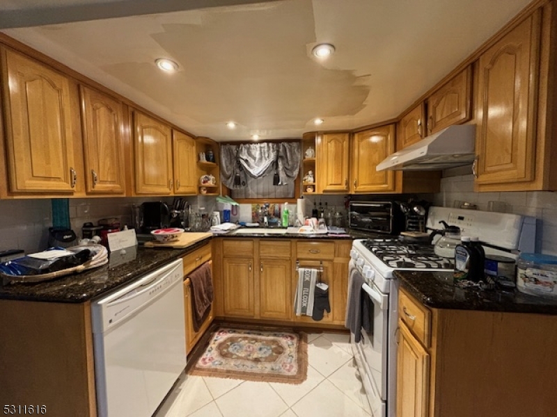 103 Garrison St Property Photo 16