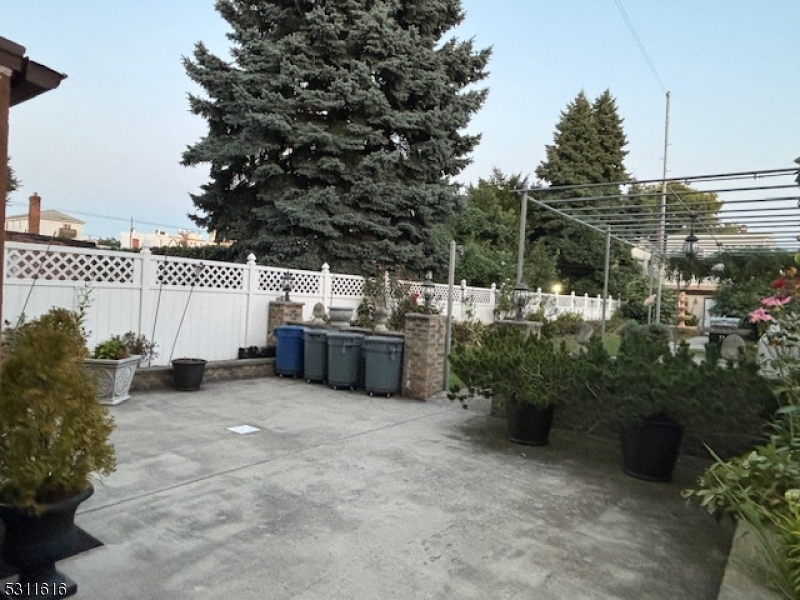 103 Garrison St Property Photo 19