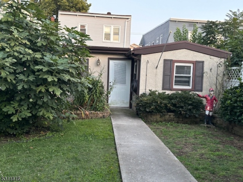 103 Garrison St Property Photo 20