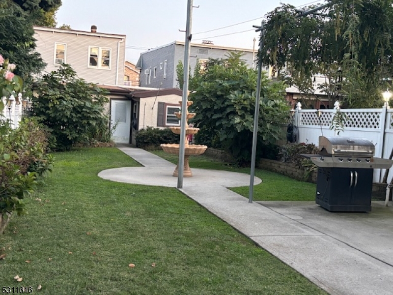 103 Garrison St Property Photo 21