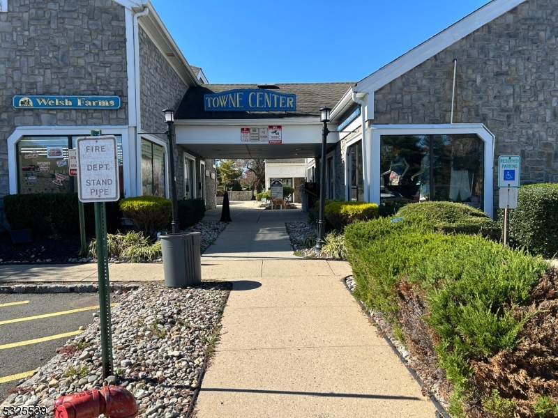 2 Towne Center Dr. Property Photo 1