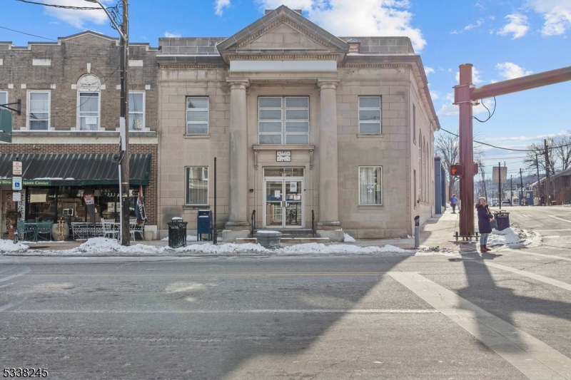 89 Main St Property Photo 1