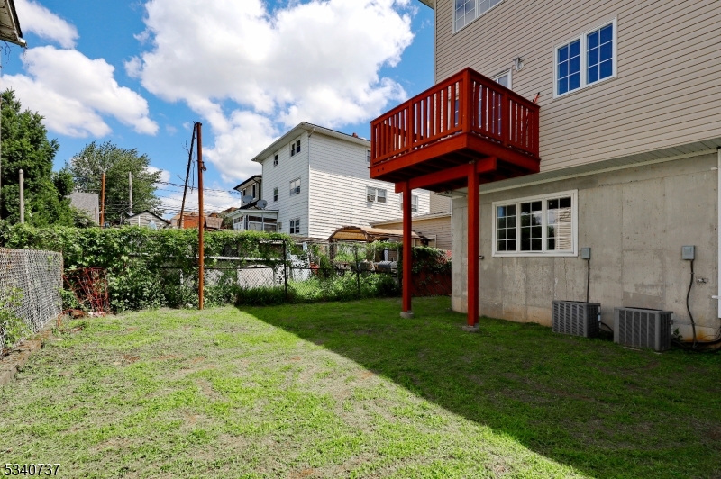 115 Macarthur Ave Property Photo 2