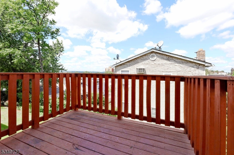 115 Macarthur Ave Property Photo 3