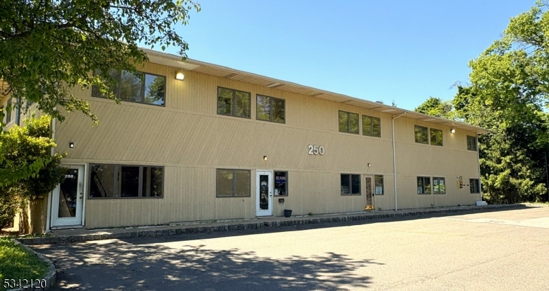 250 Stelton Rd Property Photo 1