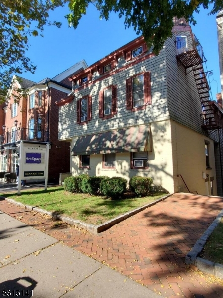 14 Elm St Property Photo 1