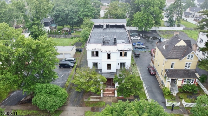 248 E 9Th St Property Photo 1