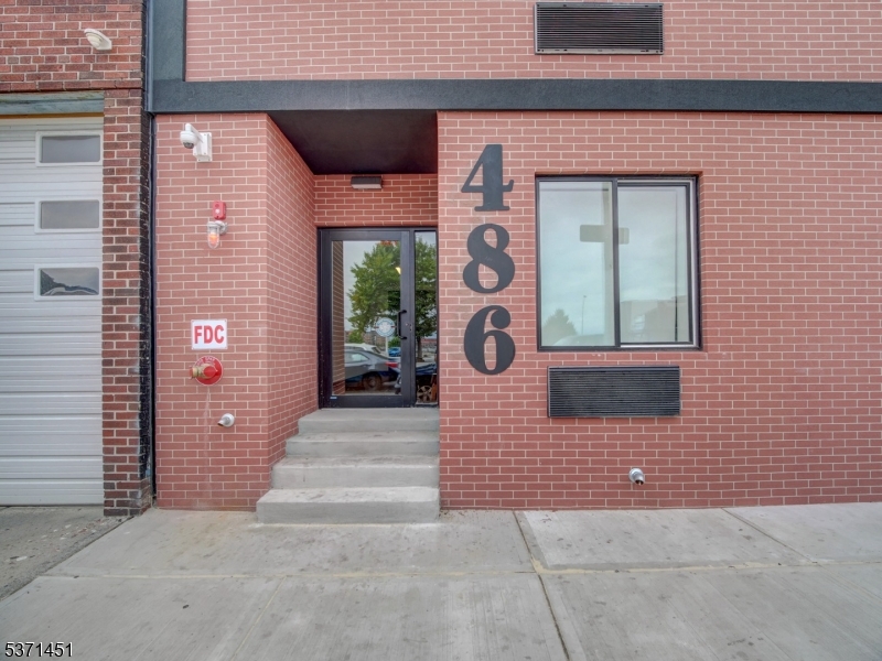 486 Market St Property Photo 2