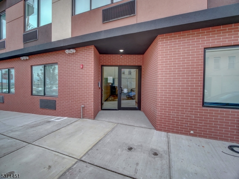 486 Market St Property Photo 3