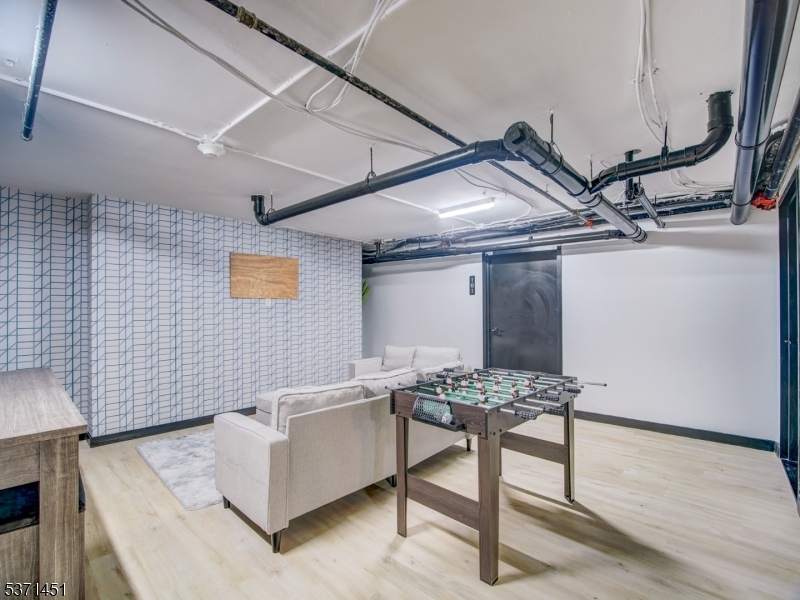 486 Market St Property Photo 6